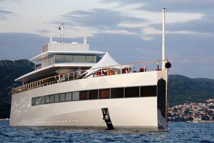 Jahta Stiva Džobsa stigla u Kotor Jahta Stiva Džobsa stigla u Kotor