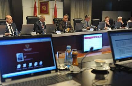 Vlada pozajmljuje pet miliona dolara za finansiranje Crnogorske kuće u Njujorku Vlada pozajmljuje pet miliona dolara za finansiranje Crnogorske kuće u Njujorku