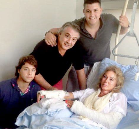 Lepa Brena uspješno operisana Lepa Brena uspješno operisana