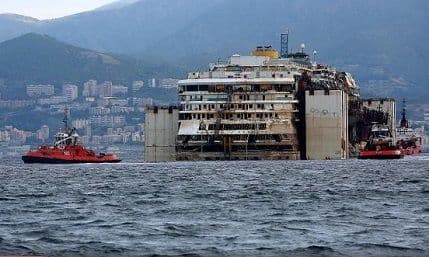 Posljednje putovanje: Kosta Konkordija stigla u Đenovu (FOTO) Posljednje putovanje: Kosta Konkordija stigla u Đenovu (FOTO)