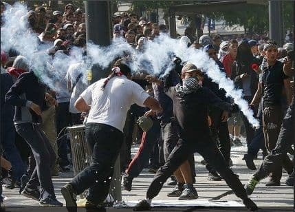 Haos na propalestinskom skupu u centru Pariza Haos na propalestinskom skupu u centru Pariza