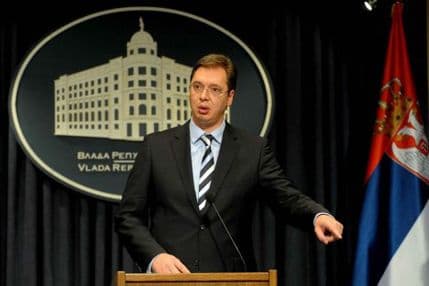 VUČIĆ:Nećemo uništavati ekonomiju zbog tapšanja po ramenu VUČIĆ:Nećemo uništavati ekonomiju zbog tapšanja po ramenu