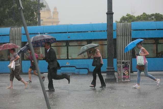 Nevrijeme u Hrvatskoj, alarmantno i u Srbiji i BiH Nevrijeme u Hrvatskoj, alarmantno i u Srbiji i BiH