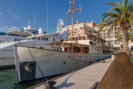 Jahta Fair Lady iz 1928. godine u Porto Montenegru Jahta Fair Lady iz 1928. godine u Porto Montenegru