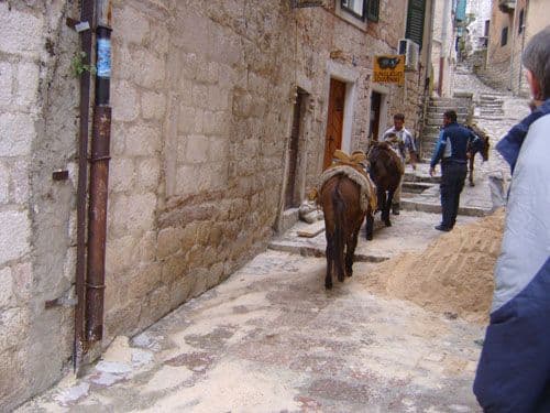 Kotorske bedeme u julu obišlo 16 hiljada turista Kotorske bedeme u julu obišlo 16 hiljada turista