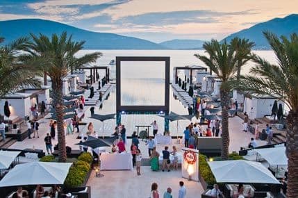 Porto Montenegro: Uređenje košarkaškog i fudbalskog terena Porto Montenegro: Uređenje košarkaškog i fudbalskog terena