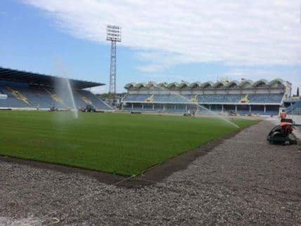 Počelo postavljanje nove trave na stadionu pod Goricom Počelo postavljanje nove trave na stadionu pod Goricom