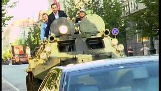 VIDEO: Gradonačelnik tenkom pregazio mercedes VIDEO: Gradonačelnik tenkom pregazio mercedes