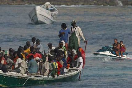 Španija: Spašeno 267 afričkih imigranata Španija: Spašeno 267 afričkih imigranata