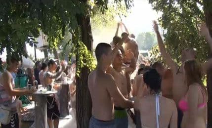 Budva: Pjena na pjenu od mora (VIDEO) Budva: Pjena na pjenu od mora (VIDEO)