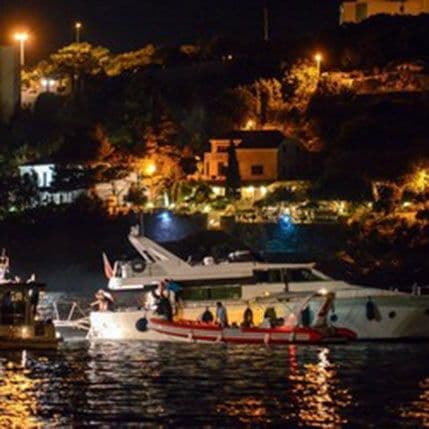 Jahta sinoć udarila u hridi ispod hotela Palace u Dubrovniku Jahta sinoć udarila u hridi ispod hotela Palace u Dubrovniku