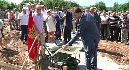 U Danilovgradu svečano obilježen početak gradnje „Kuće meda“ (VIDEO) U Danilovgradu svečano obilježen početak gradnje „Kuće meda“ (VIDEO)