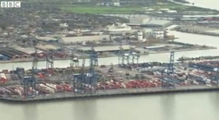 U brodskom kontejneru u Engleskoj pronađeno 35 osoba U brodskom kontejneru u Engleskoj pronađeno 35 osoba