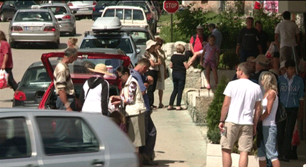 Žabljak: Lijepo vrijeme privuklo veliki broj gostiju (VIDEO) Žabljak: Lijepo vrijeme privuklo veliki broj gostiju (VIDEO)