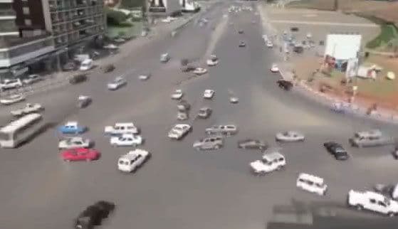 VIDEO: Pogledajte saobraćajni haos u glavnom gradu Etiopije VIDEO: Pogledajte saobraćajni haos u glavnom gradu Etiopije