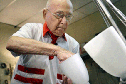 Amerikanac proslavio 101. godinu na radnom mjestu Amerikanac proslavio 101. godinu na radnom mjestu