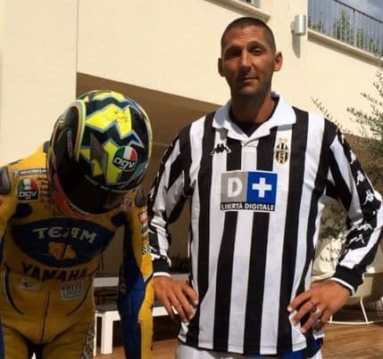 VIDEO: Materaci se polio iz pehara Lige šampiona i izazvao Zidana VIDEO: Materaci se polio iz pehara Lige šampiona i izazvao Zidana