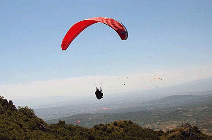 Paraglajderi u Crnoj Gori lete bez dozvole Paraglajderi u Crnoj Gori lete bez dozvole