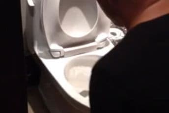 Met Dejmon nije htio da troši pitku vodu pa se zalio vodom iz wc-a!