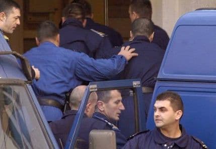 Farsa bez kraja Farsa bez kraja