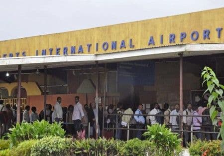 Raspuštena Vlada jer ministri neće da se vrate u zemlju zbog ebole Raspuštena Vlada jer ministri neće da se vrate u zemlju zbog ebole