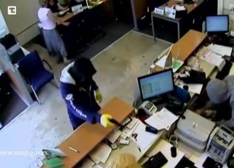 VIDEO: Dramatični snimci pljački banaka u Beogradu VIDEO: Dramatični snimci pljački banaka u Beogradu