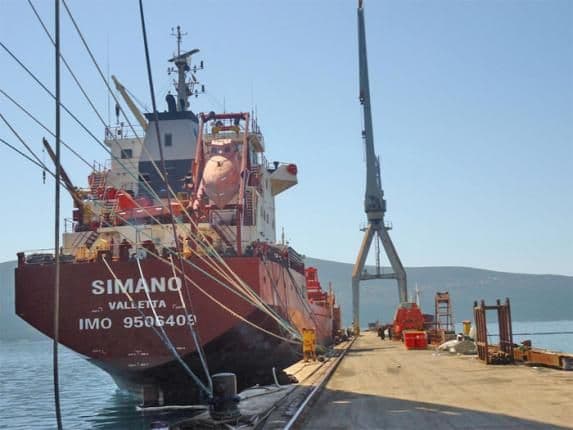 Bijela: Spriječen ekološki incident sa broda "Simano" Bijela: Spriječen ekološki incident sa broda "Simano"