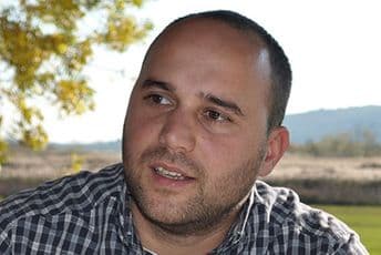 Crna Gora između dvije verzije velikosrpstva Crna Gora između dvije verzije velikosrpstva