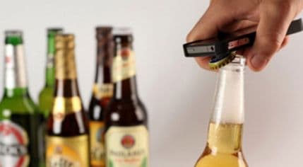 Otčepio 2.000 pivskih boca za 24 minuta Otčepio 2.000 pivskih boca za 24 minuta