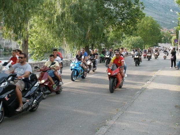 Trostruko bajkersko vjenčanje Trostruko bajkersko vjenčanje