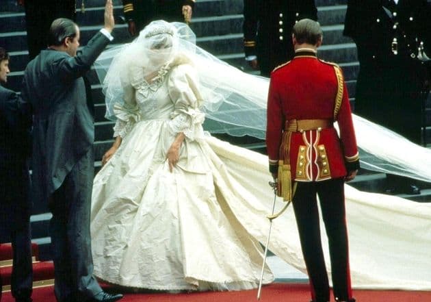 FOTO: 17 godina od smrti Lejdi Di: Legendarna vjenčanica konačno u rukama prinčeva FOTO: 17 godina od smrti Lejdi Di: Legendarna vjenčanica konačno u rukama prinčeva