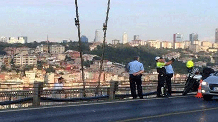 Istanbul: Policajac pravio selfi pored samoubice Istanbul: Policajac pravio selfi pored samoubice
