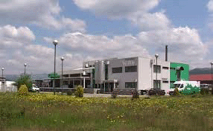 Kooperanti Nike obustavili isporuku mlijeka i blokirali kapiju Kooperanti Nike obustavili isporuku mlijeka i blokirali kapiju