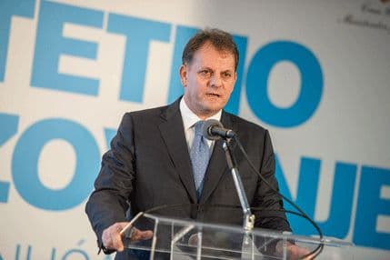 STIJEPOVIĆ: Nastavni programi "lakši" za 25 odsto STIJEPOVIĆ: Nastavni programi "lakši" za 25 odsto