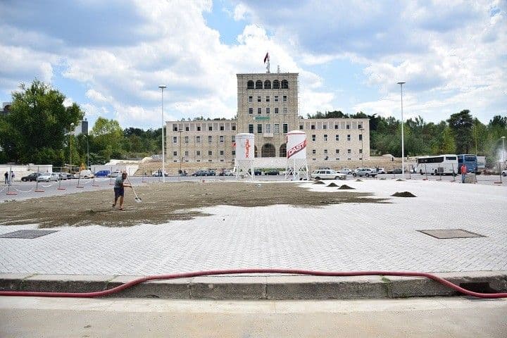 Tirana se sprema za doček pape Tirana se sprema za doček pape