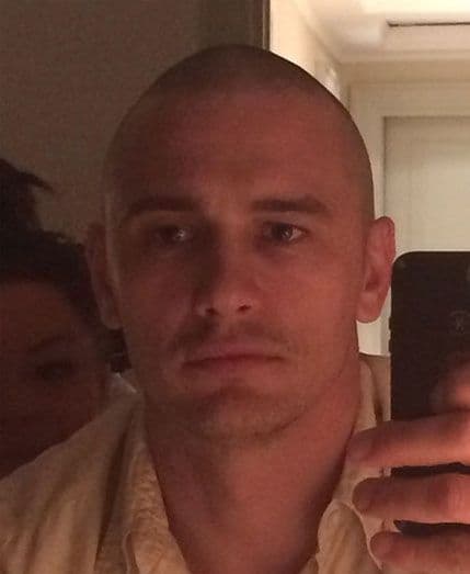 Džejms Franko obrijao glavu i na ćeli istetovirao Elizabet Tejlor Džejms Franko obrijao glavu i na ćeli istetovirao Elizabet Tejlor