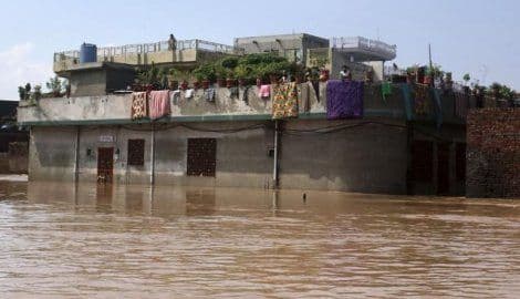Od klizišta i poplava u Kašmiru 300 mrtvih Od klizišta i poplava u Kašmiru 300 mrtvih