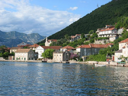 U Lepetanima zapaljen mercedes tivatskih registracija U Lepetanima zapaljen mercedes tivatskih registracija