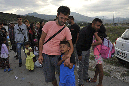 Na Kosovo ispraćeno 12 romskih porodica (VIDEO) Na Kosovo ispraćeno 12 romskih porodica (VIDEO)