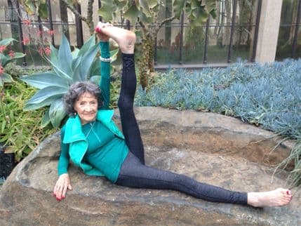 Upoznajte najstariju instruktorku joge Upoznajte najstariju instruktorku joge