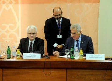 Josipović ponovo kritikuje Nikolića Josipović ponovo kritikuje Nikolića