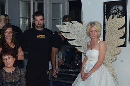 VJERA NIKOLIĆ: Krila sa Vagnerovim notama posveta su Igoru Peraziću, mom prijatelju, demonu i anđelu VJERA NIKOLIĆ: Krila sa Vagnerovim notama posveta su Igoru Peraziću, mom prijatelju, demonu i anđelu