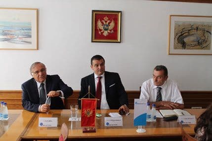 ADIŽES: Demokratija u donošenju odluka, diktatura u njihovom izvršenju ADIŽES: Demokratija u donošenju odluka, diktatura u njihovom izvršenju