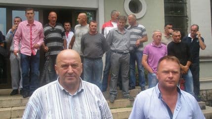 (VIDEO) Rudari krenuli kamionima i mašinama za Podgoricu, spriječila ih policija (VIDEO) Rudari krenuli kamionima i mašinama za Podgoricu, spriječila ih policija