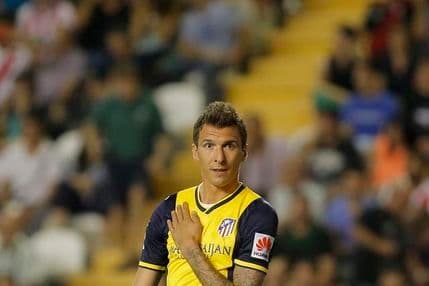 Mandžukić polomio nos Mandžukić polomio nos