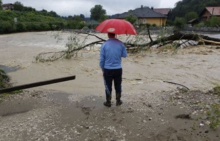 Crveno upozorenje u Hrvatskoj Crveno upozorenje u Hrvatskoj