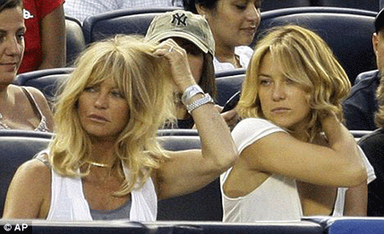 Kejt Hadson: Ja i moja mama, Goldi Houn, možemo vidjeti mrtve Kejt Hadson: Ja i moja mama, Goldi Houn, možemo vidjeti mrtve