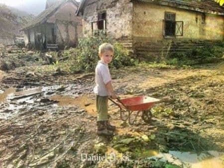 FOTO: Fotografija koja je rasplakala Srbiju FOTO: Fotografija koja je rasplakala Srbiju