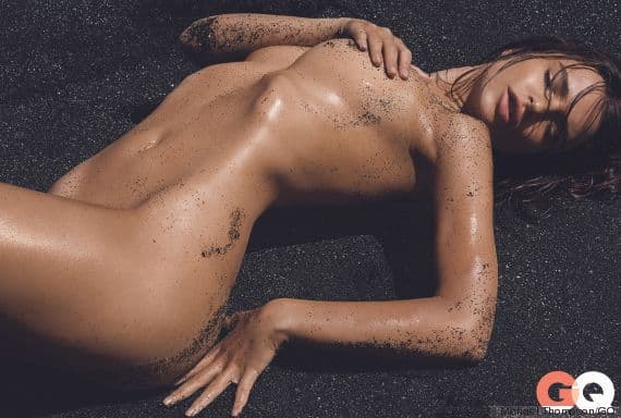 GOLA U PIJESKU: Nakon grudi, u muškom časopisu pokazala sve GOLA U PIJESKU: Nakon grudi, u muškom časopisu pokazala sve