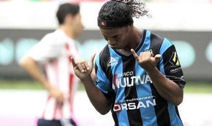 VIDEO: Ronaldinjo opet pleše VIDEO: Ronaldinjo opet pleše